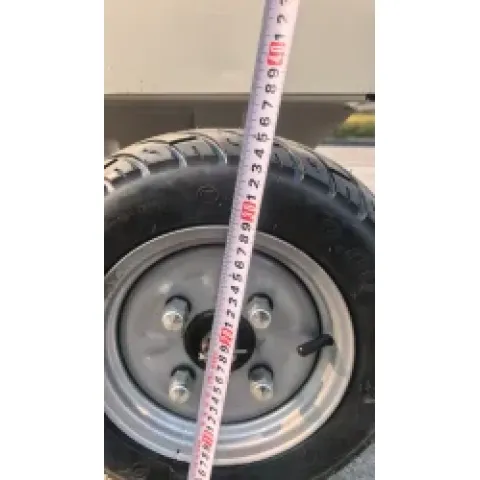 Carro elevador de inspección para gallineros