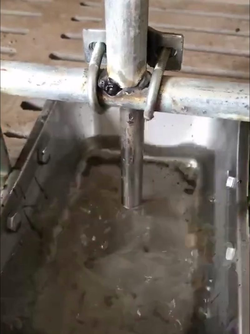 Contrôleur du niveau d'eau des animaux