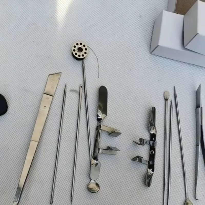 Les poulets utilisent des outils de castration