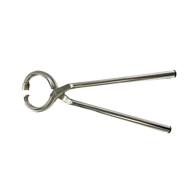 Large stainless steel noses with 41.5 cm clamps.