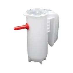 Las cabras alimentan tazas de leche Las ovejas alimentan 800 ml de blanco con una ración de taza de leche.