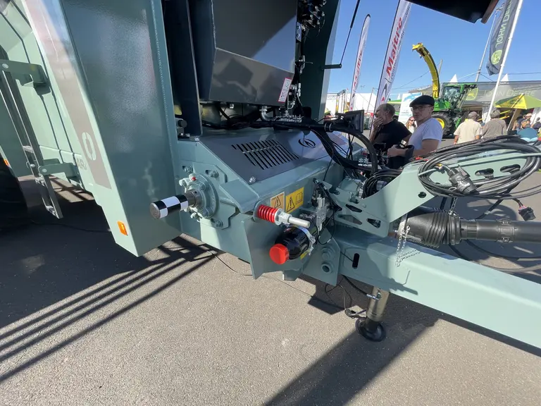 fleche de l'épandeur à fumier Maitre Orion 170 au Sommet de l'Elevage