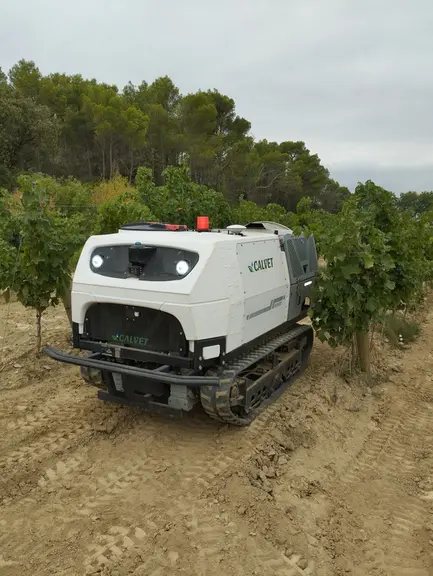 <em class="placeholder">Robot de pulvérisation autonome Calvet à Lézignan-Corbières dans l'Aude</em>