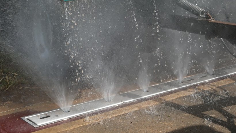 Thorough wetting of tyres and underbody&nbsp;from the recessed underfloor channel
