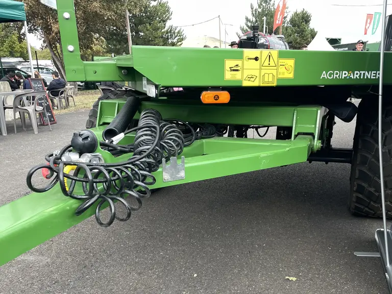 Plateau fourrager Pronar au Sommet de l'élevage 2026 sur le stand Agripartner